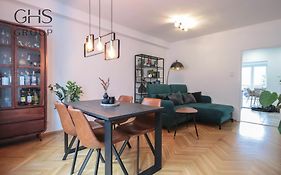 Beautiful Apartment In The City Center